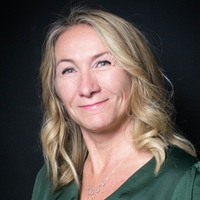 Porträttbild på Mia Karlsson, folkhögskolechef på Blekinge folkhögskola.